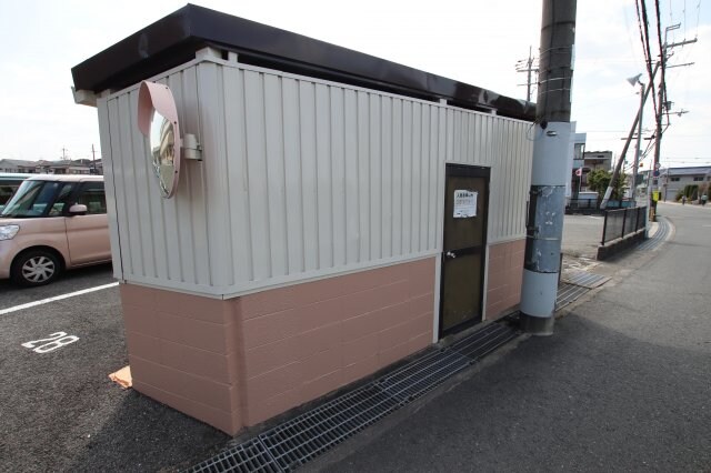 物件内観写真5　(敷地内ゴミ捨場)