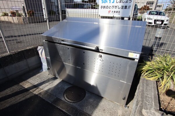 建物設備(敷地内ゴミ置き場)