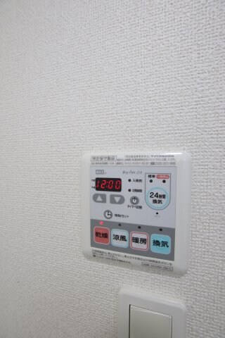 物件内観写真13　(浴室乾燥機)