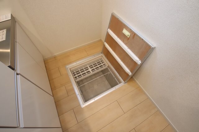 物件内観写真19　(床下収納)