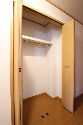 物件内観写真8　(玄関収納)