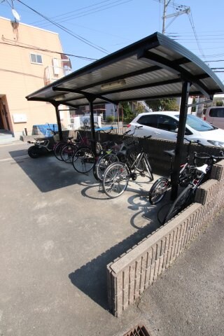 物件内観写真4　(駐輪場)