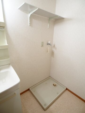 物件内観写真11　(室内洗濯機置場)