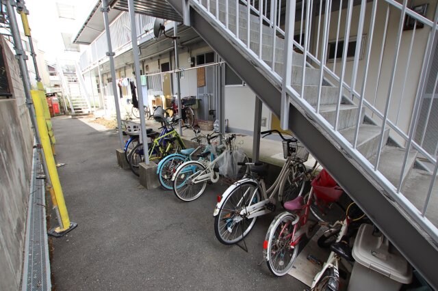物件内観写真4　(駐輪場)
