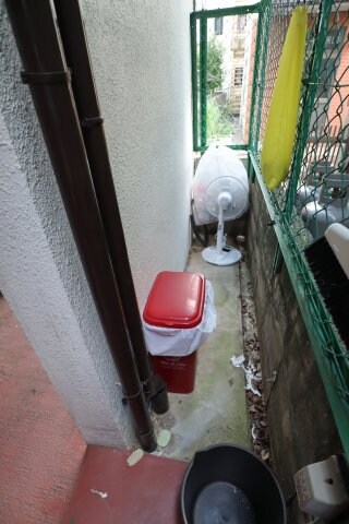 物件内観写真3　(敷地内ゴミ置き場)