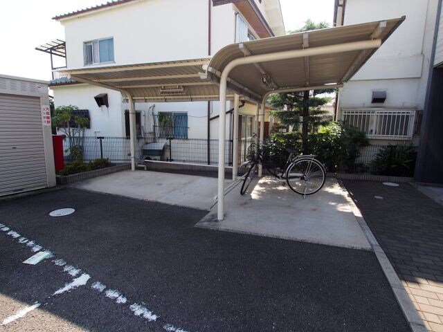 物件内観写真4　(駐輪場)