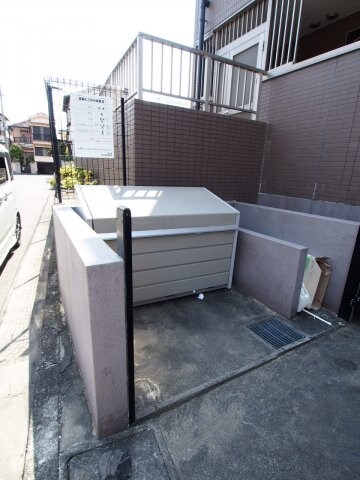 物件内観写真5　(敷地内ゴミ捨場)