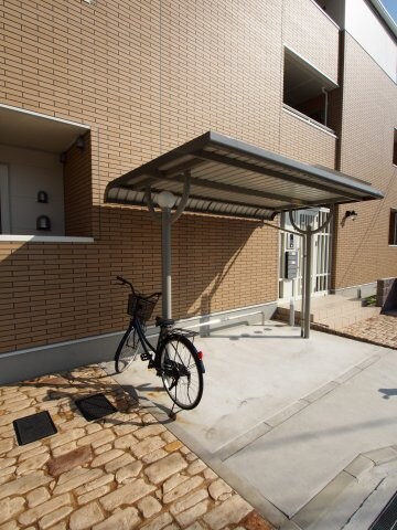 物件内観写真4　(駐輪場)