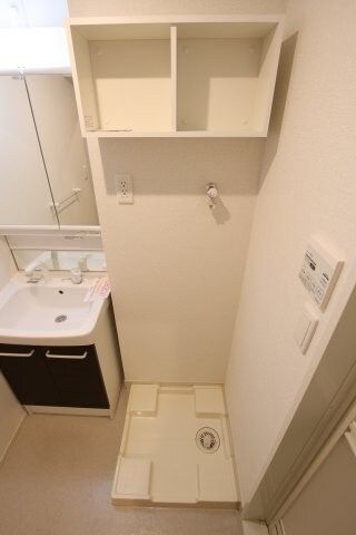 物件内観写真12　(室内洗濯機置場)