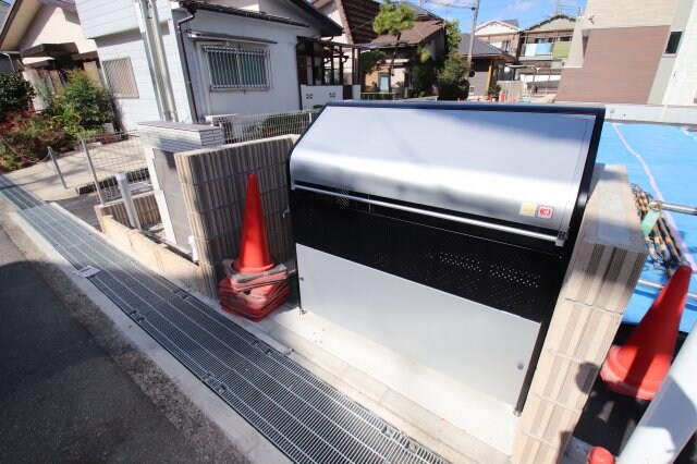 物件内観写真5　(敷地内ゴミ置き場)