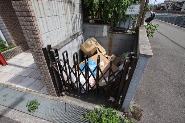 建物設備(敷地内ゴミ置き場)