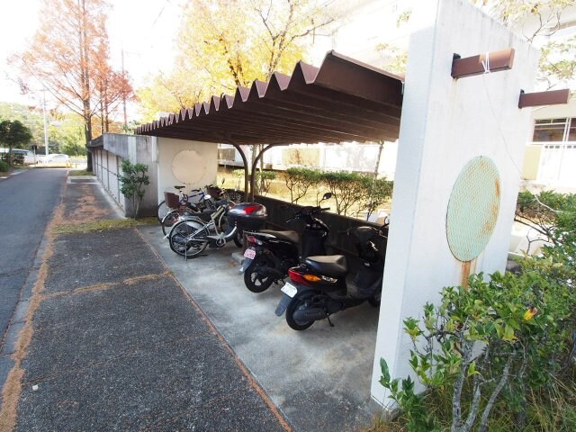 物件内観写真5　(駐輪場)