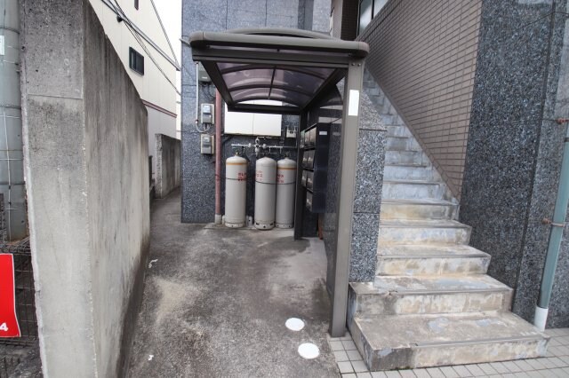 物件内観写真3　(駐輪場)