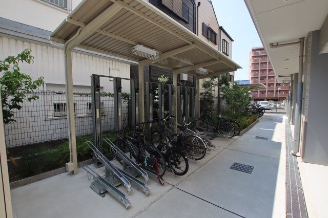 物件内観写真4　(駐輪場)