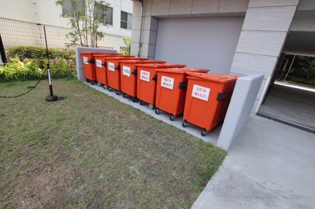 物件内観写真5　(敷地内ゴミ置き場)
