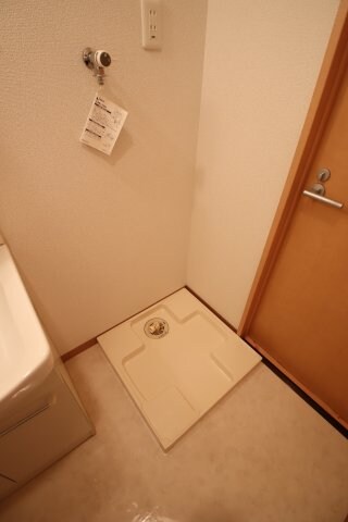 物件内観写真16　(室内洗濯機置場)