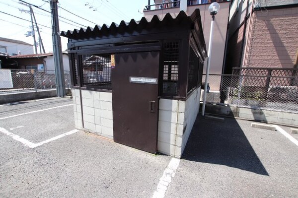 建物設備(敷地内ゴミ捨場)