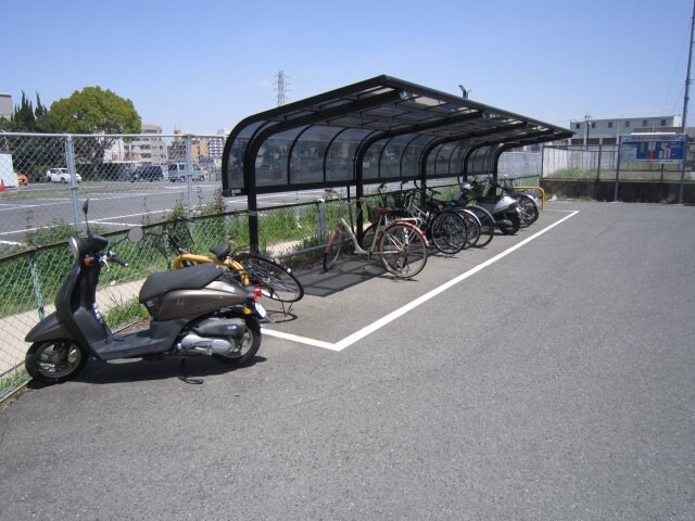 物件内観写真4　(駐輪場)