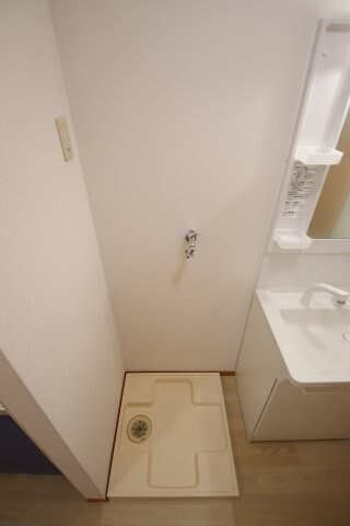 物件内観写真13　(室内洗濯機置場)