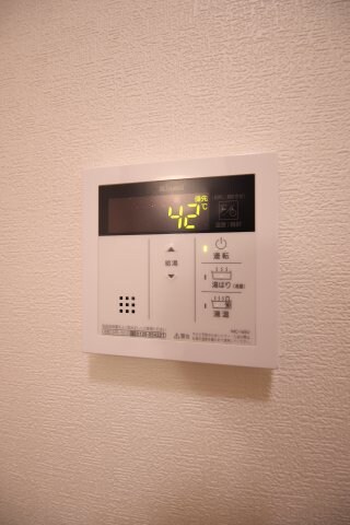物件内観写真14　(給湯器リモコン)
