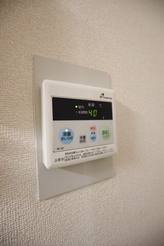 物件内観写真19　(給湯器リモコン)