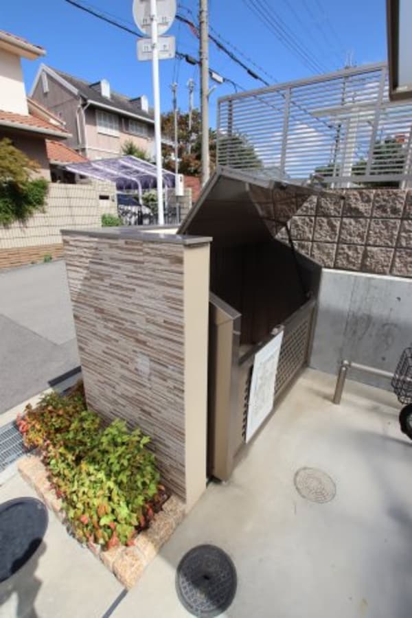 建物設備(敷地内ゴミ捨場)