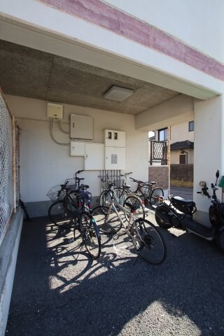 物件内観写真5　(駐輪場)