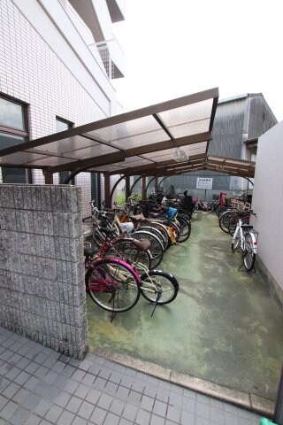 物件内観写真4　(駐輪場)