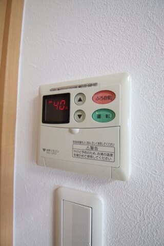 物件内観写真17　(給湯器)