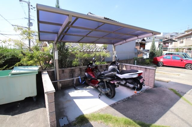 物件内観写真4　(駐輪場)