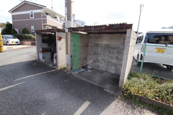 建物設備(敷地内ゴミ置き場)