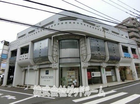 デラパン子安ビル外観写真