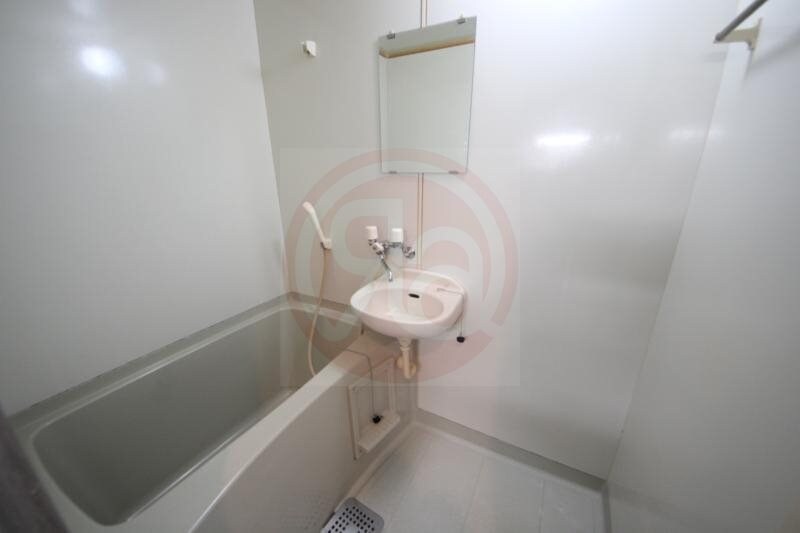 物件内観写真8　(日々の疲れを癒すお風呂付です)