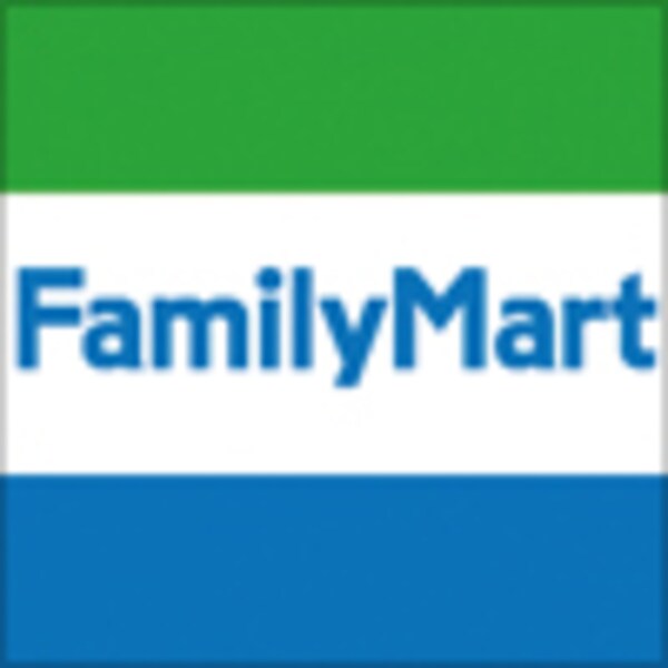 周辺環境(ファミリーマート 府立体育館前店 740m)