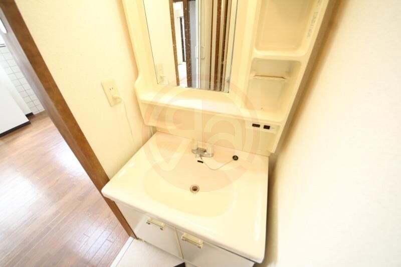 物件内観写真20　(独立洗面台で身支度をすべて済ませてしまいましょう)
