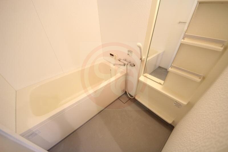 物件内観写真9　(コンパクトで使いやすいお風呂です)