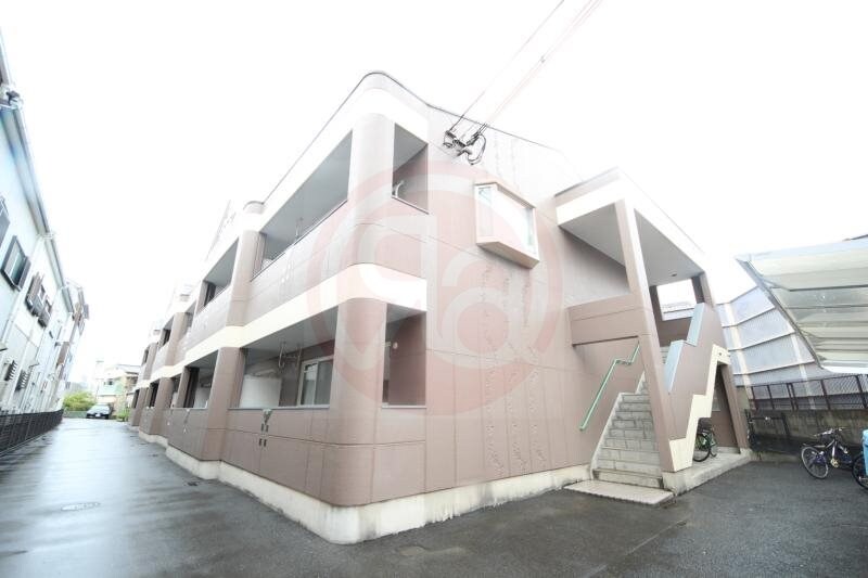 物件外観写真1　(落ち着いた雰囲気の外観です)