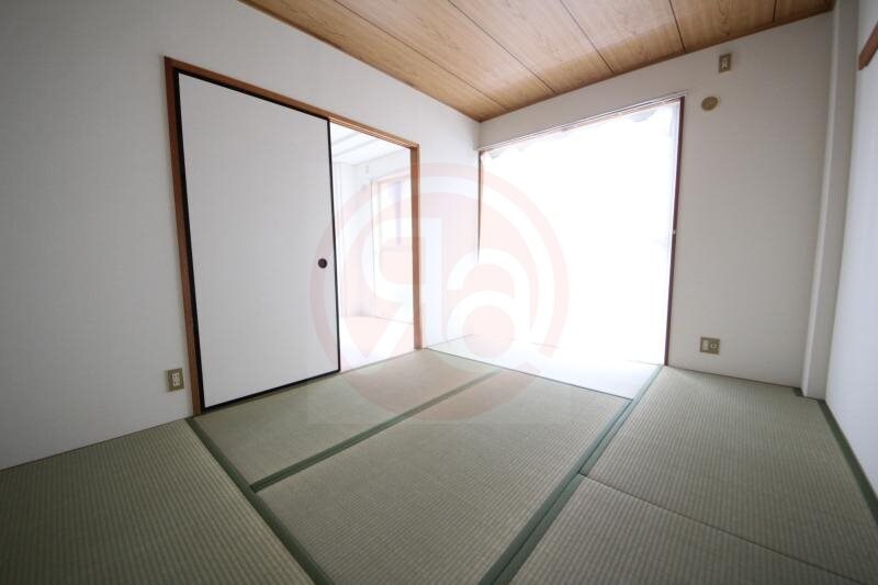 物件内観写真13　(明るい和室です)