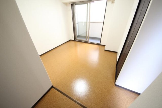 物件内観写真5　(こちらのリビングで趣味の時間をお楽しみください)