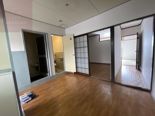 物件内観写真3　(ゆったりとしたリビングです)