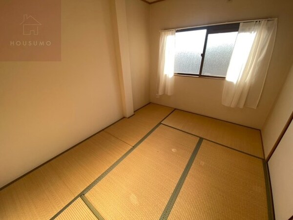 和室(落ち着いた雰囲気の和室付きです)