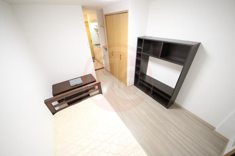 物件内観写真6　(落ち着いた色調の洋室です)