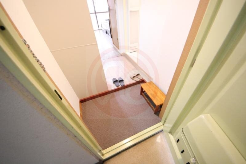 物件内観写真11　(明るい玄関です)