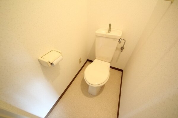 トイレ(シンプルで使いやすいトイレです)