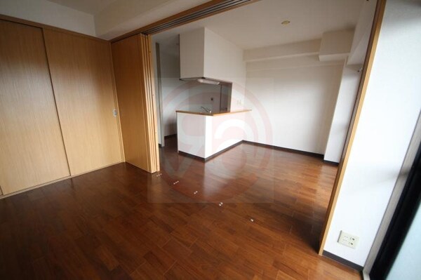 居室(こちらのリビングで趣味の時間をお楽しみください)