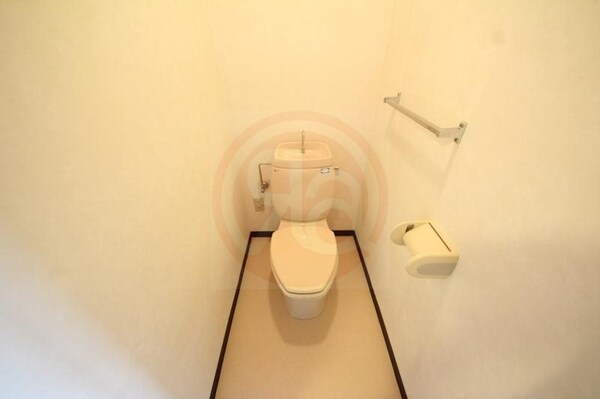 トイレ(落ち着いた色調のトイレです)