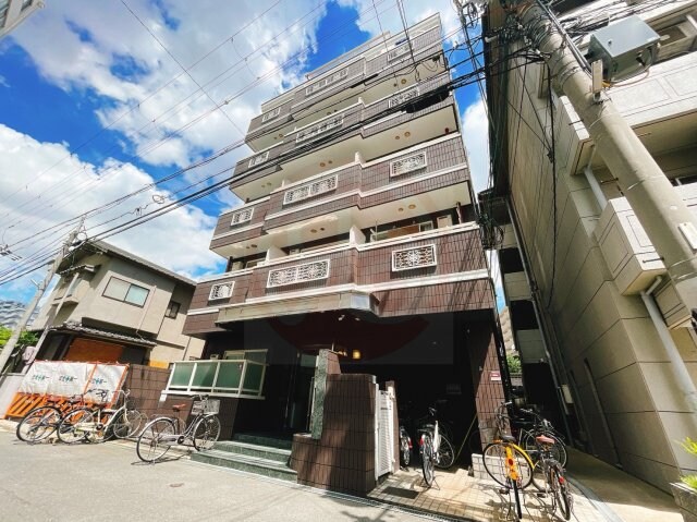 物件外観写真2　(落ち着いた雰囲気の外観です)