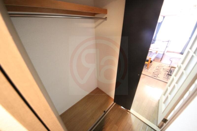 物件内観写真6　(たっぷりとした収納スペースです)