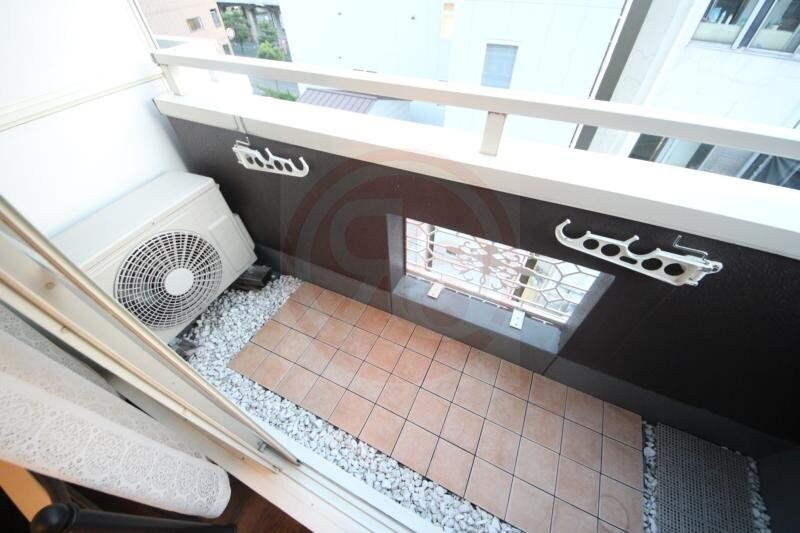 物件内観写真12　(暖かな日差しのふりそそぐバルコニー)