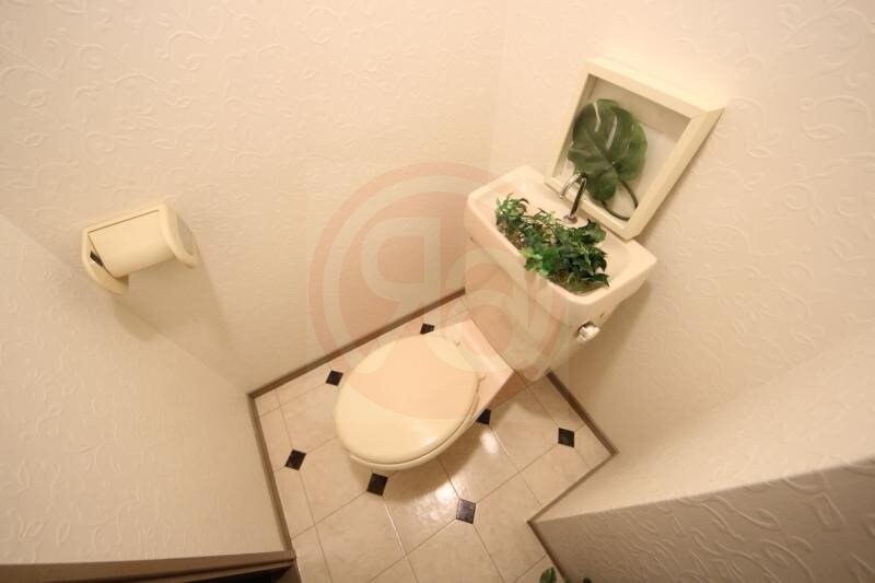 物件内観写真24　(落ち着いた色調のトイレです)